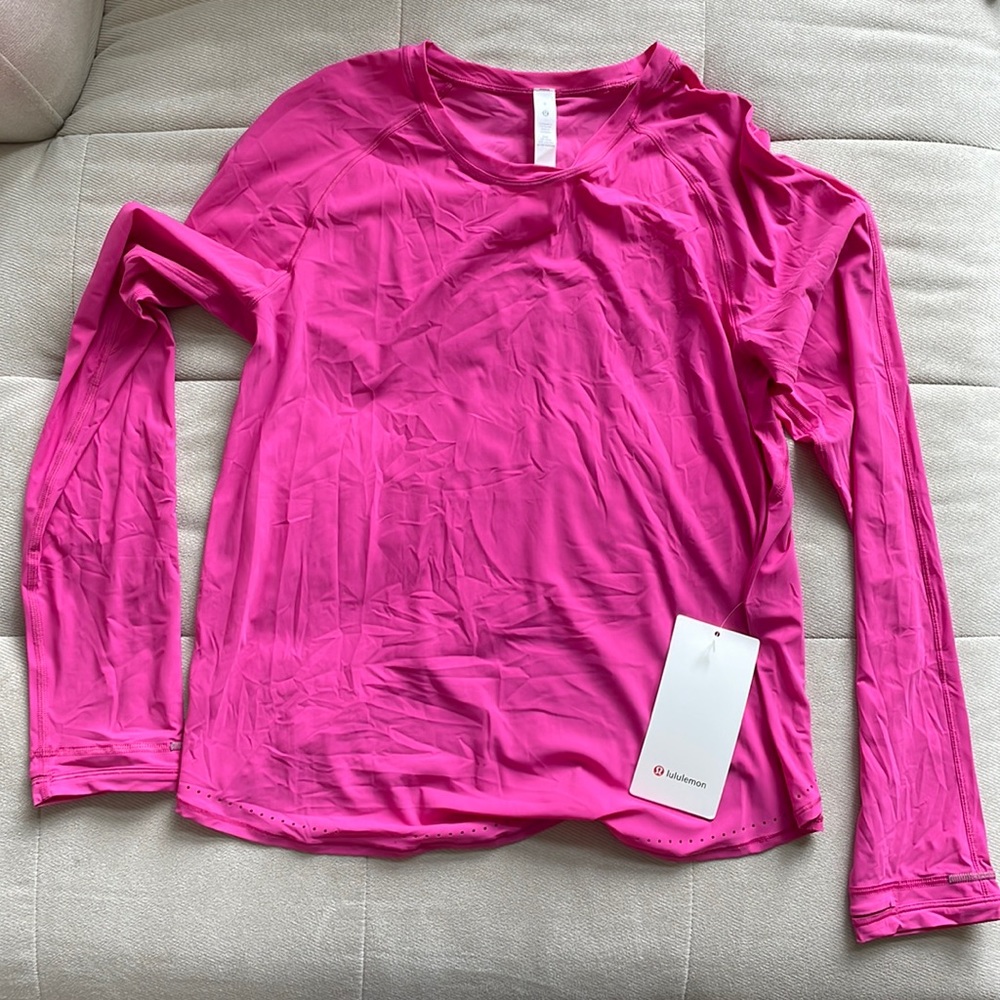 NWT Lululemon Rise and Run Long Sleeve
Sonic Pink SIZE 6